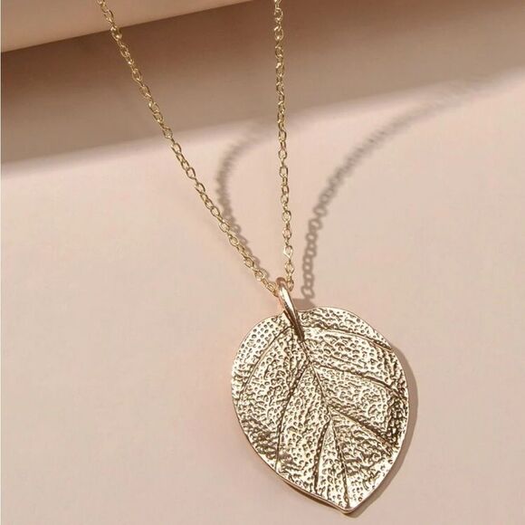 5/$25 PENDANT NECKLACE - Picture 1 of 8